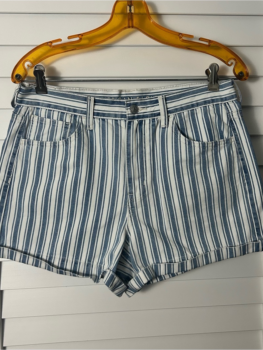 NWT American Eagle High Rise Striped Denim Mom Shorts 10 Cuff Blue White Coastal